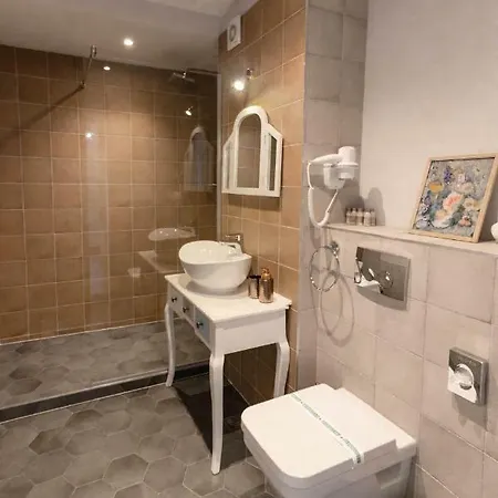 Апартаменти Ares 4*